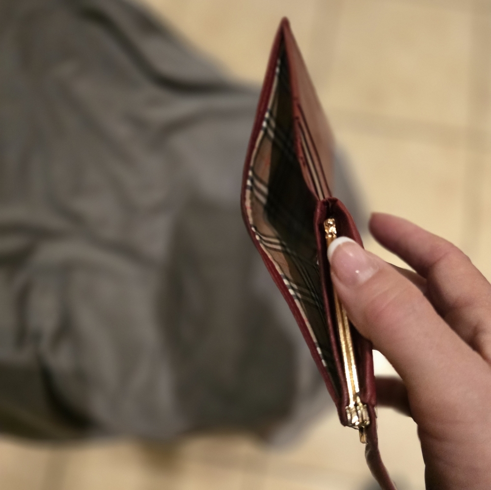 Burberry red wallet - Picture 3 of 7